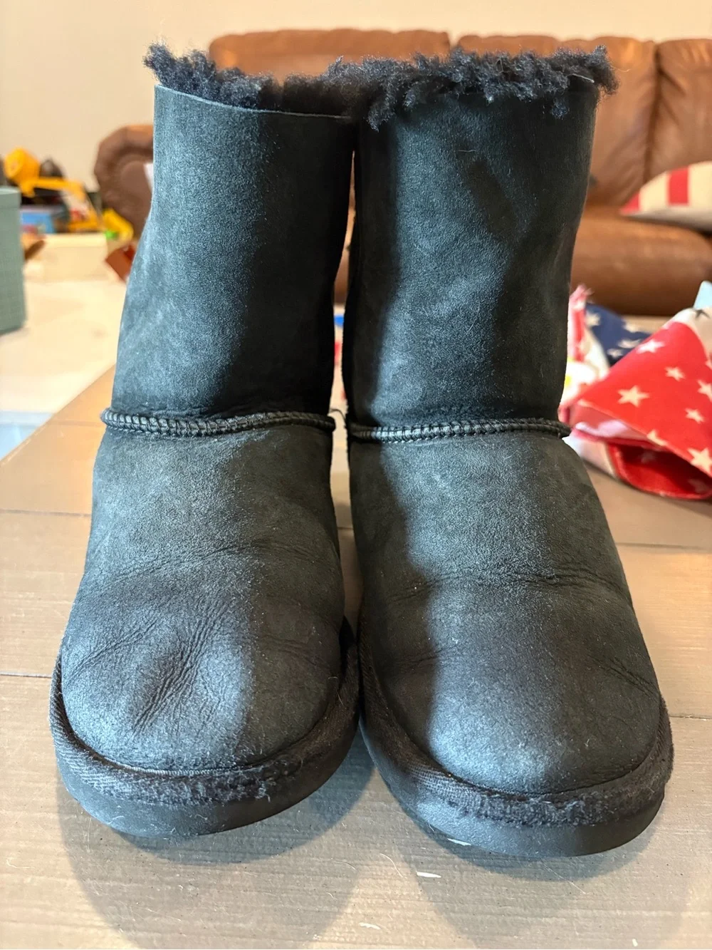 UGG Bailey Bow ll Black Short Shearling Boots - Women's /girls Size 5